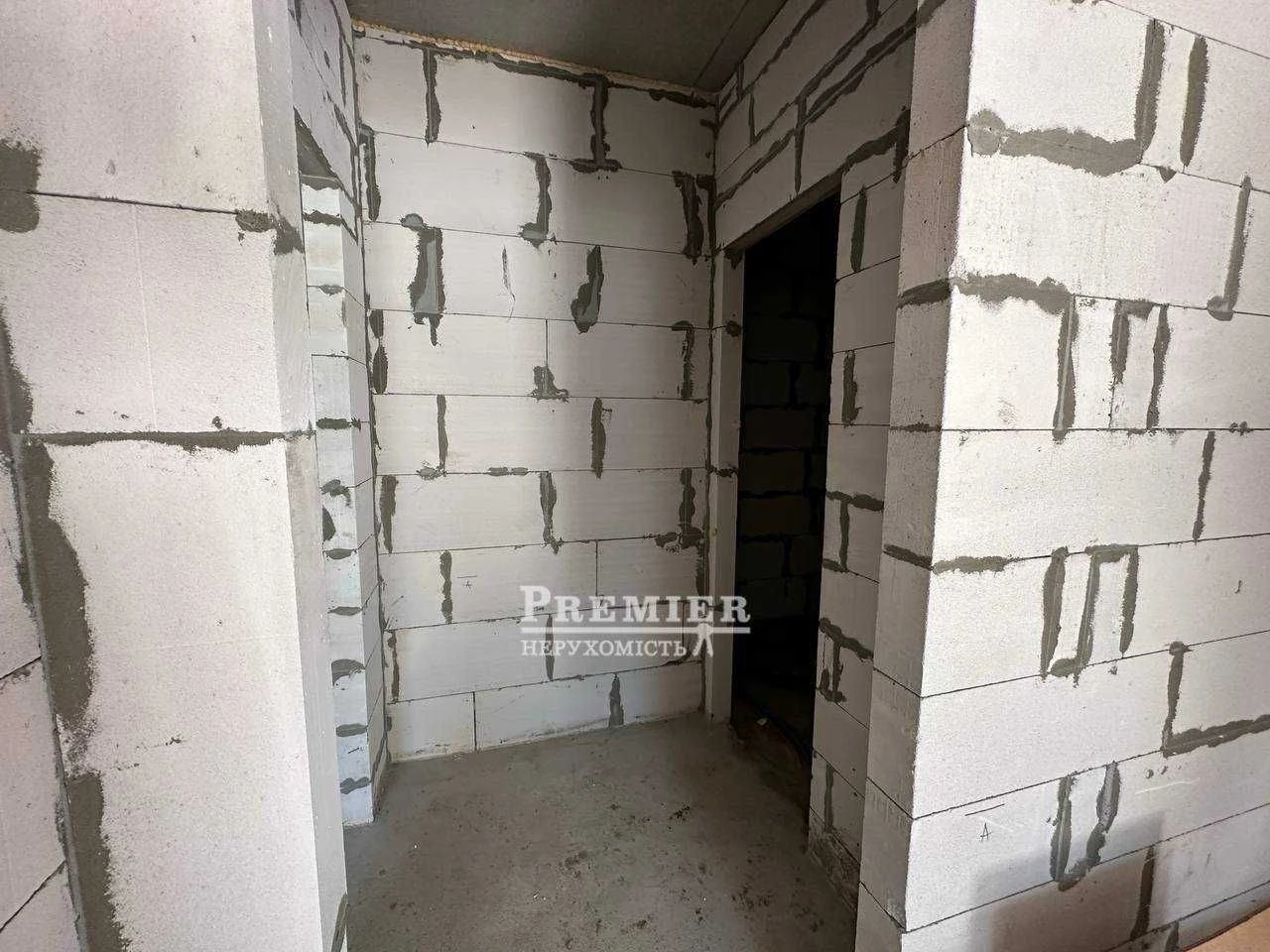 Продається квартира в новому ЖК на Сахарова. Перший поверх.