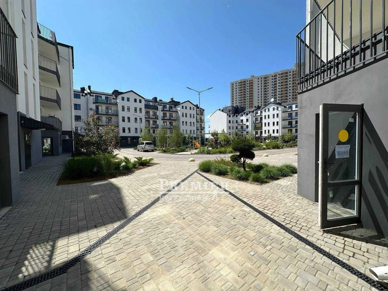 Продається квартира в новому ЖК на Сахарова. Перший поверх.
