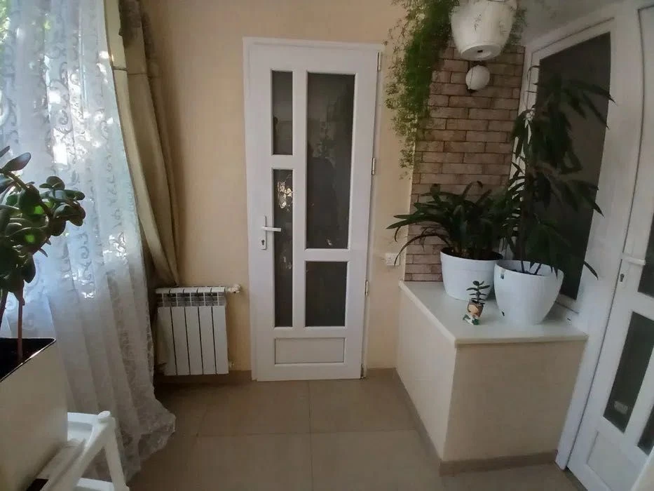 3-кімнатна квартира на вул. Прохорівська з газовим опаленням, альтер