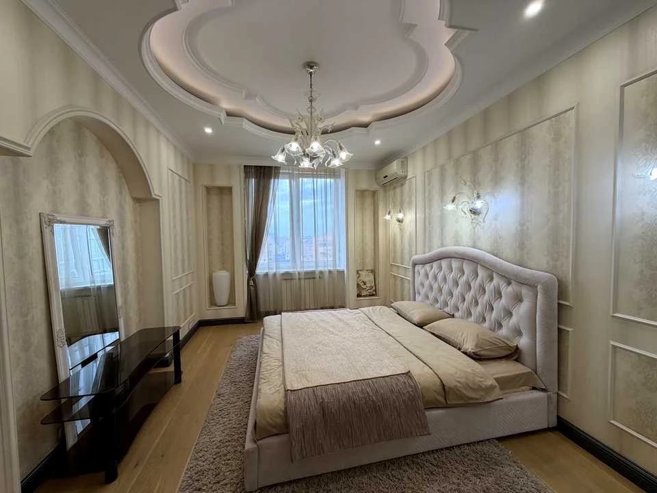 Квартира. Київ, Дмитрівська вулиця