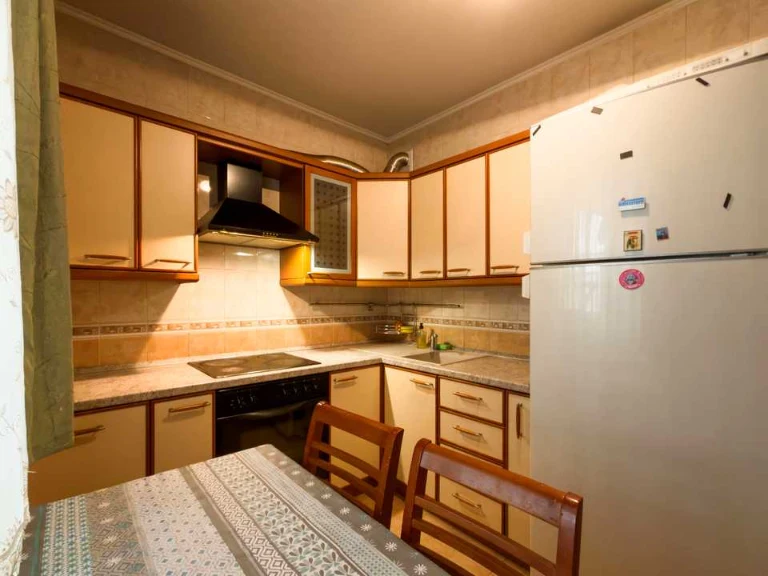 Apartment. Sribnokilskaya st.