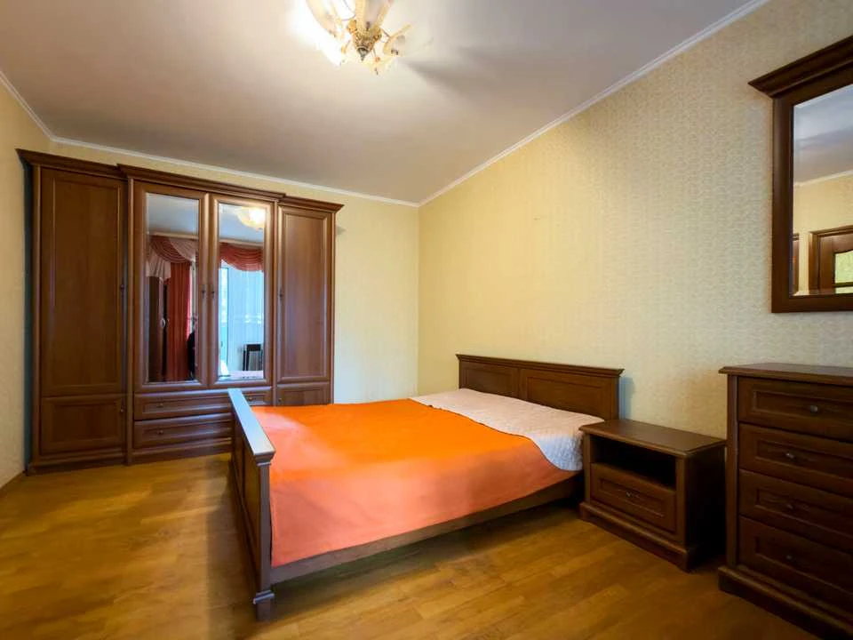 Квартира. Київ, Срібнокільська вул.