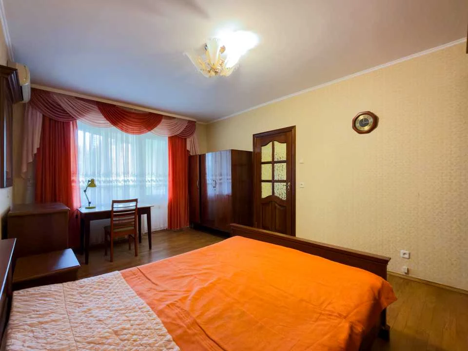 Квартира. Київ, Срібнокільська вул.