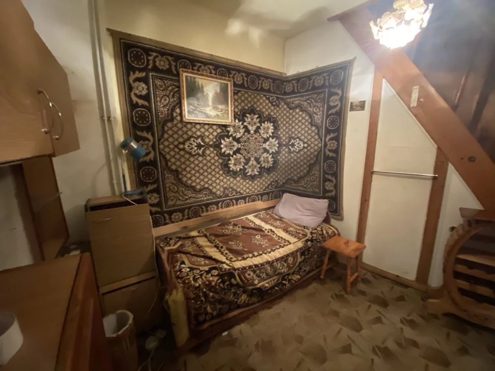 Sale of a 2-story apartment on St. Theodore Square, Center