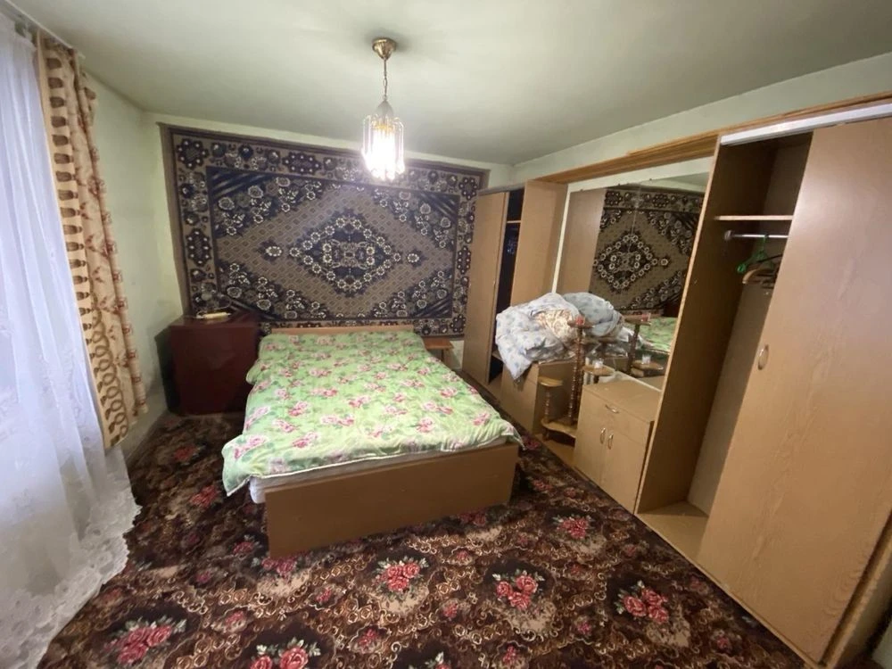 Sale of a 2-story apartment on St. Theodore Square, Center