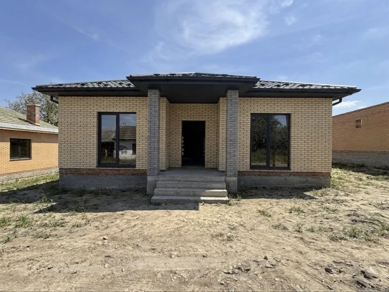 Продажа дома в городе с центральными коммуникациями