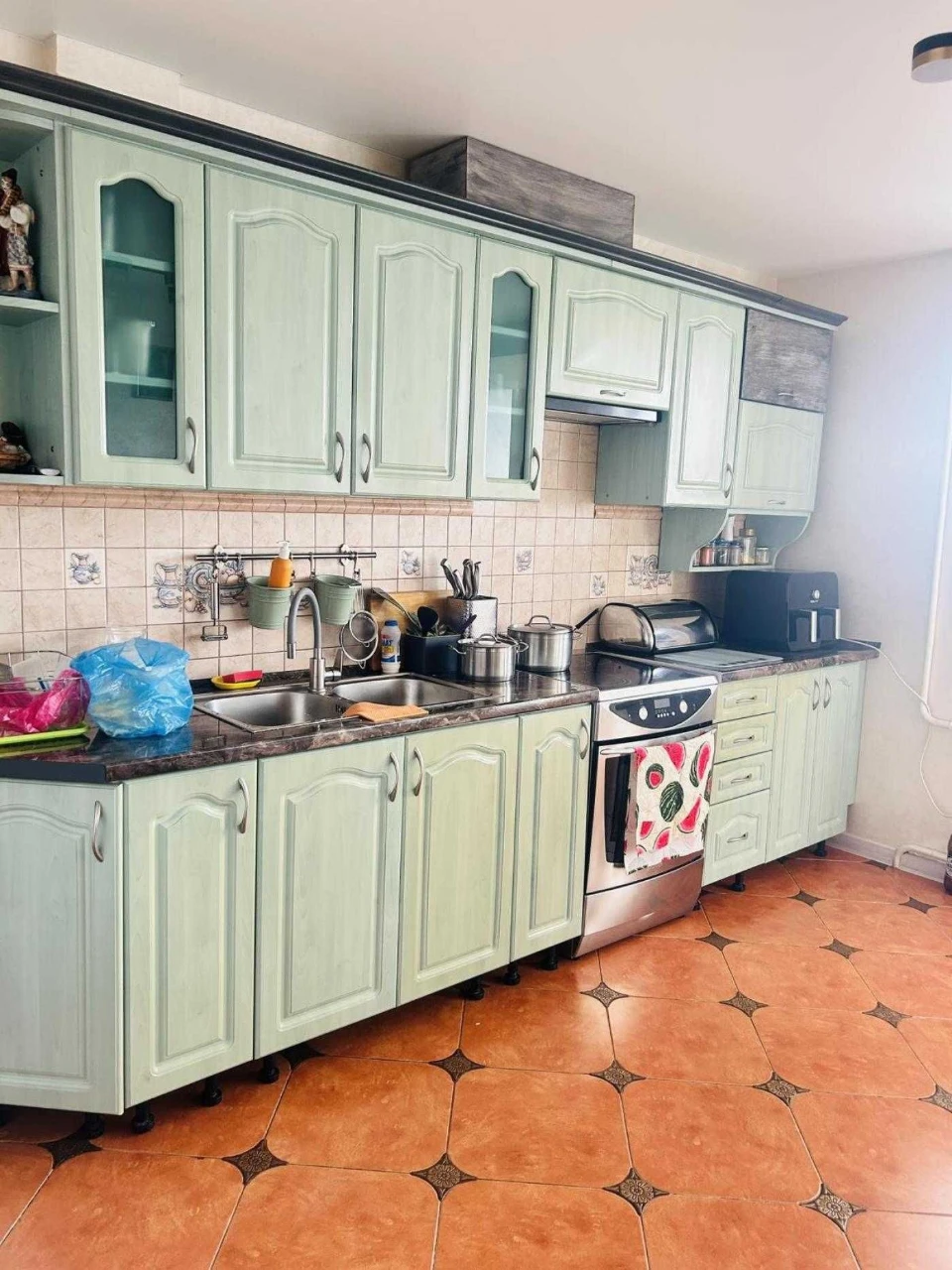 3 room apartment renovated in a brick building on the street