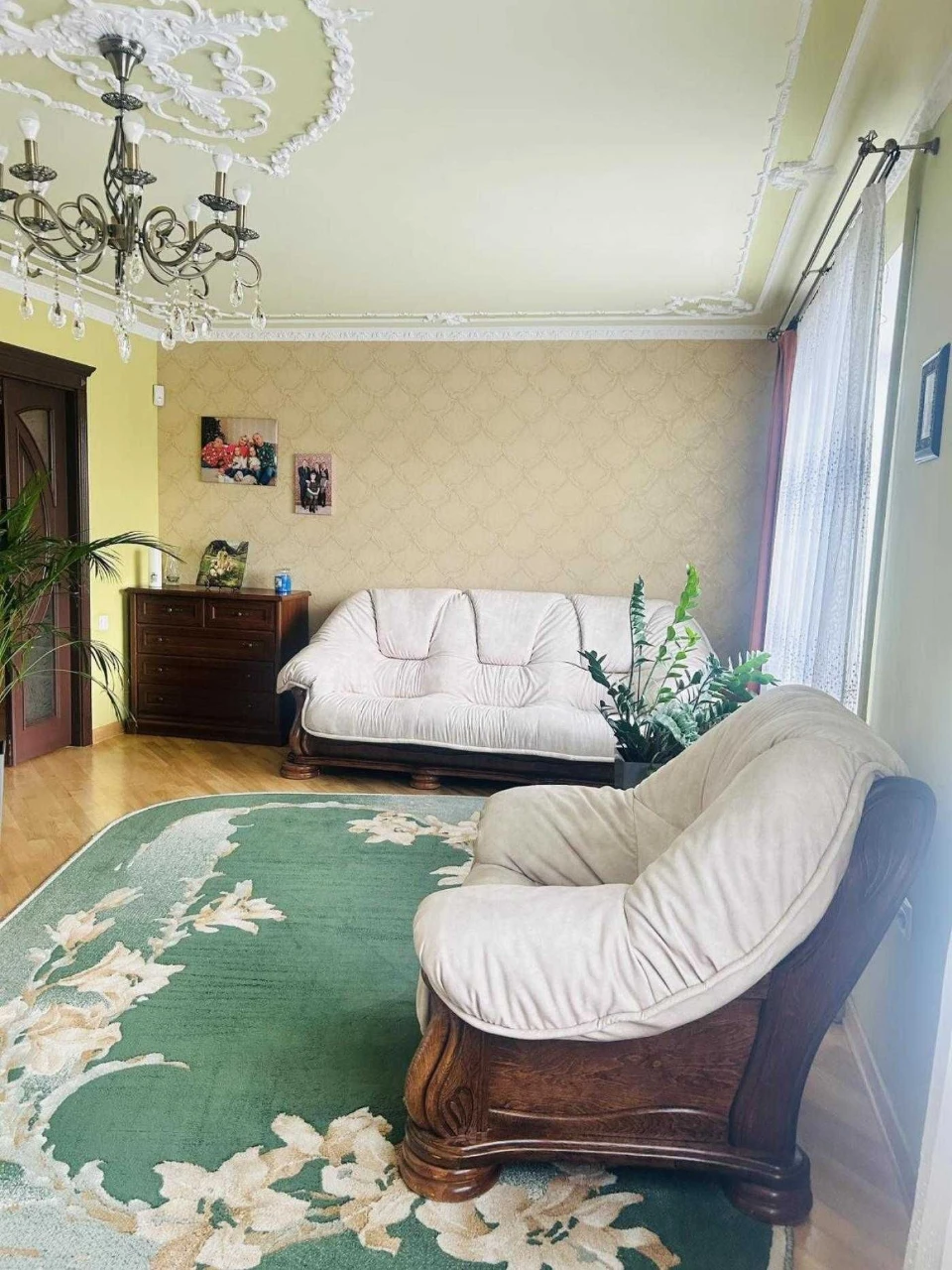 3 room apartment renovated in a brick building on the street