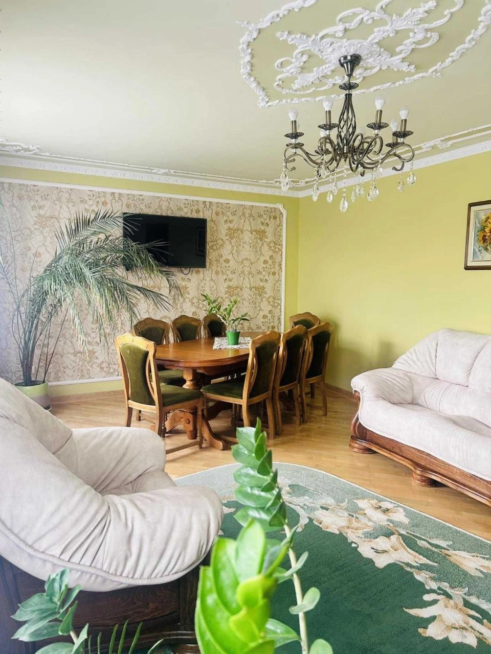3 room apartment renovated in a brick building on the street