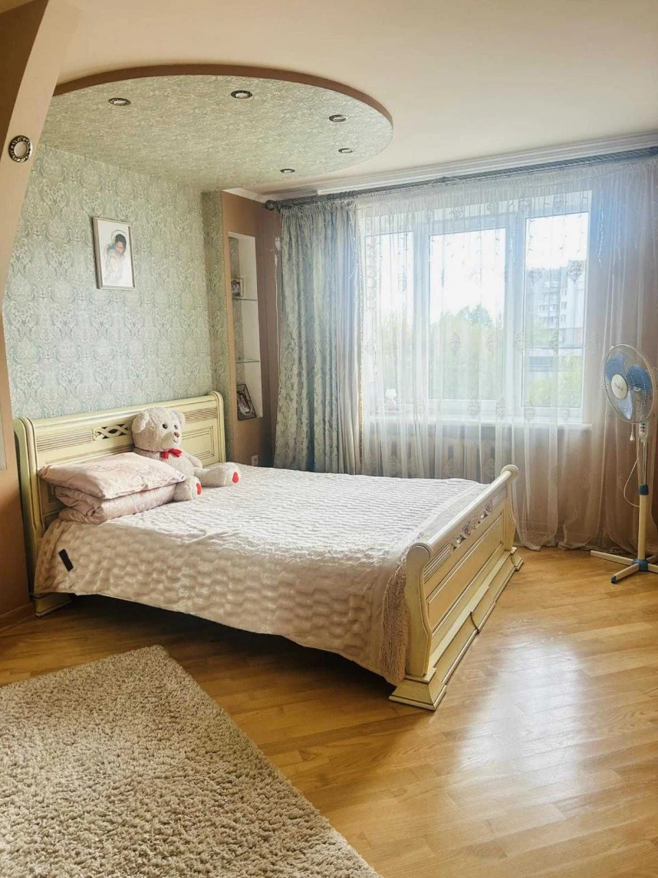 3 room apartment renovated in a brick building on the street