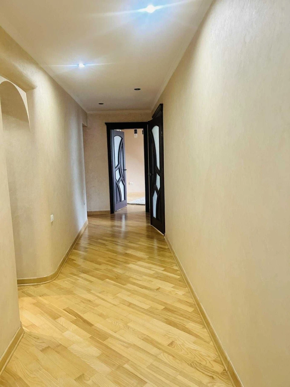 3 room apartment renovated in a brick building on the street