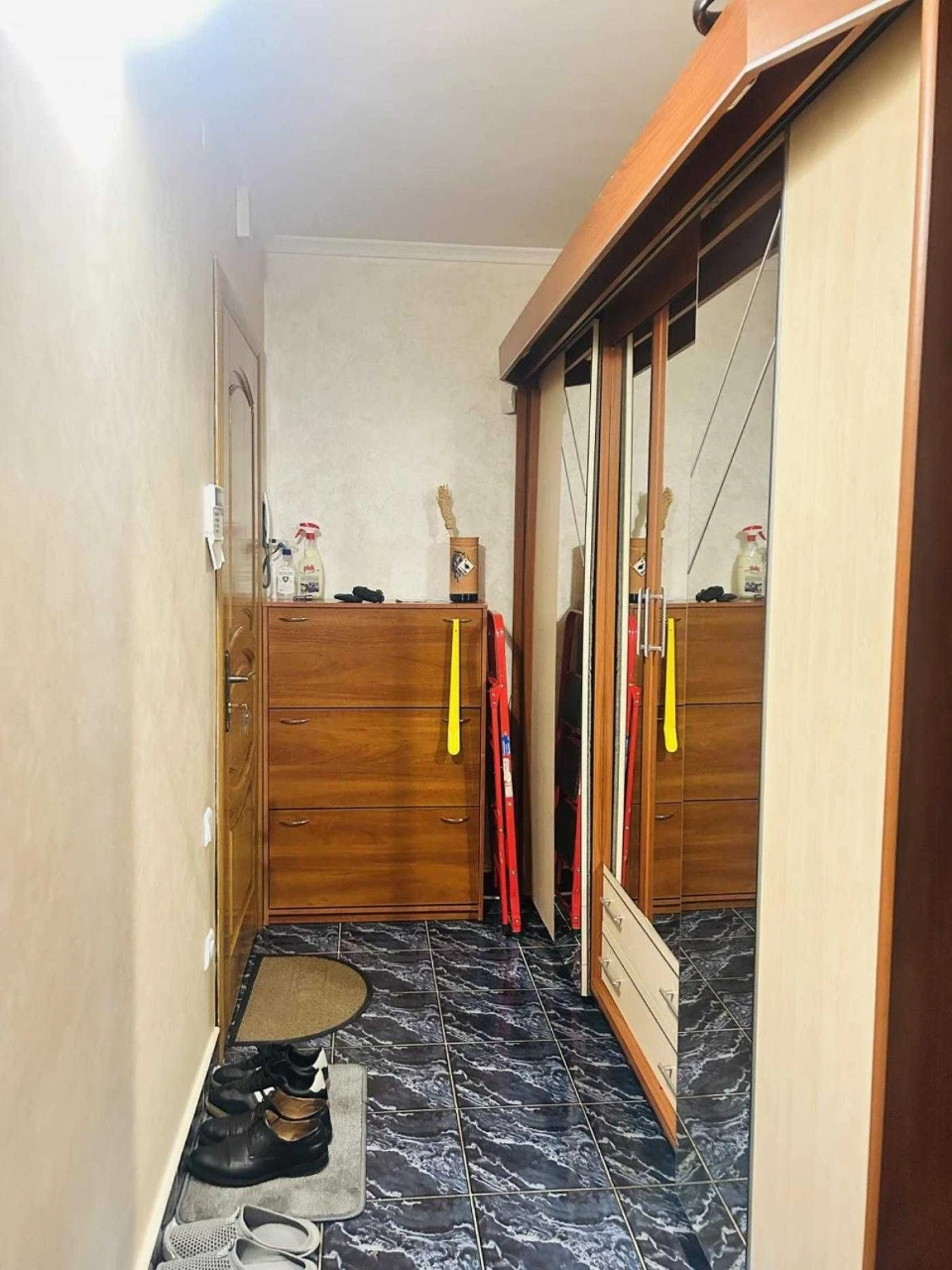 3 room apartment renovated in a brick building on the street