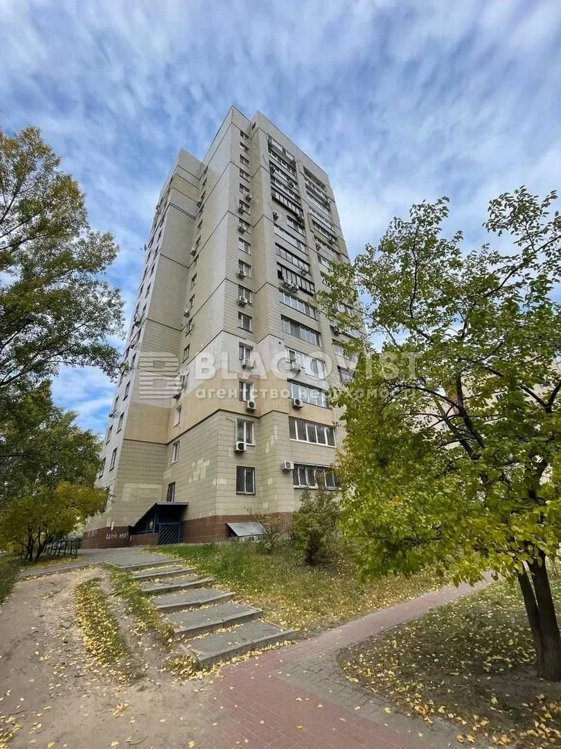 Sale of 3-room apartment 68 sq.m. renovated. Obolon, Leva