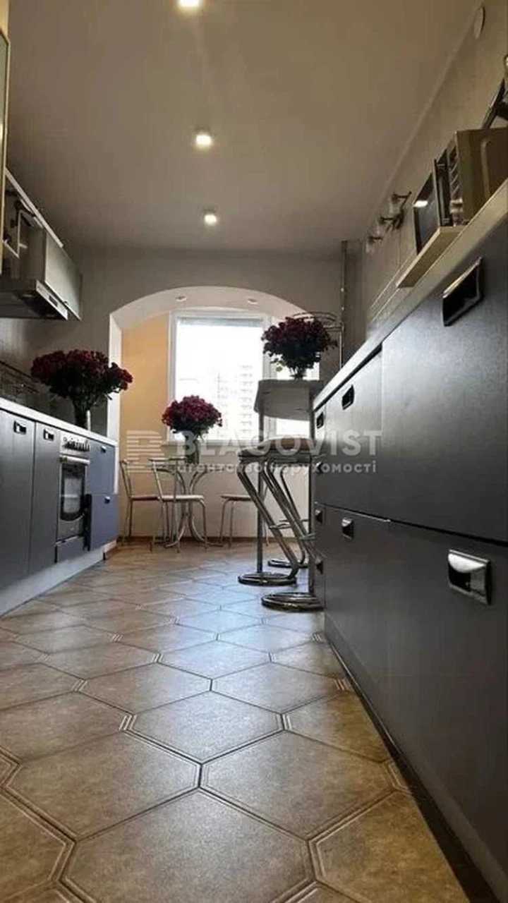 Sale of 3-room apartment 68 sq.m. renovated. Obolon, Leva