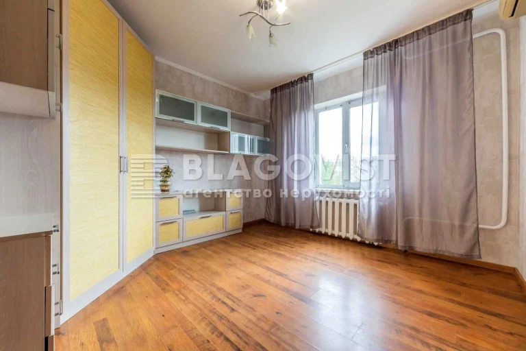 Продається 2-кімнатна квартира 68 м.кв. Ремонт. Харківське шосе, Да