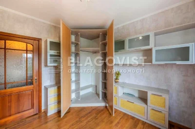 Sale of 2-room apartment 68 sq.m. Renovated. Kharkiv Avenue, 180/2, 7th floor
