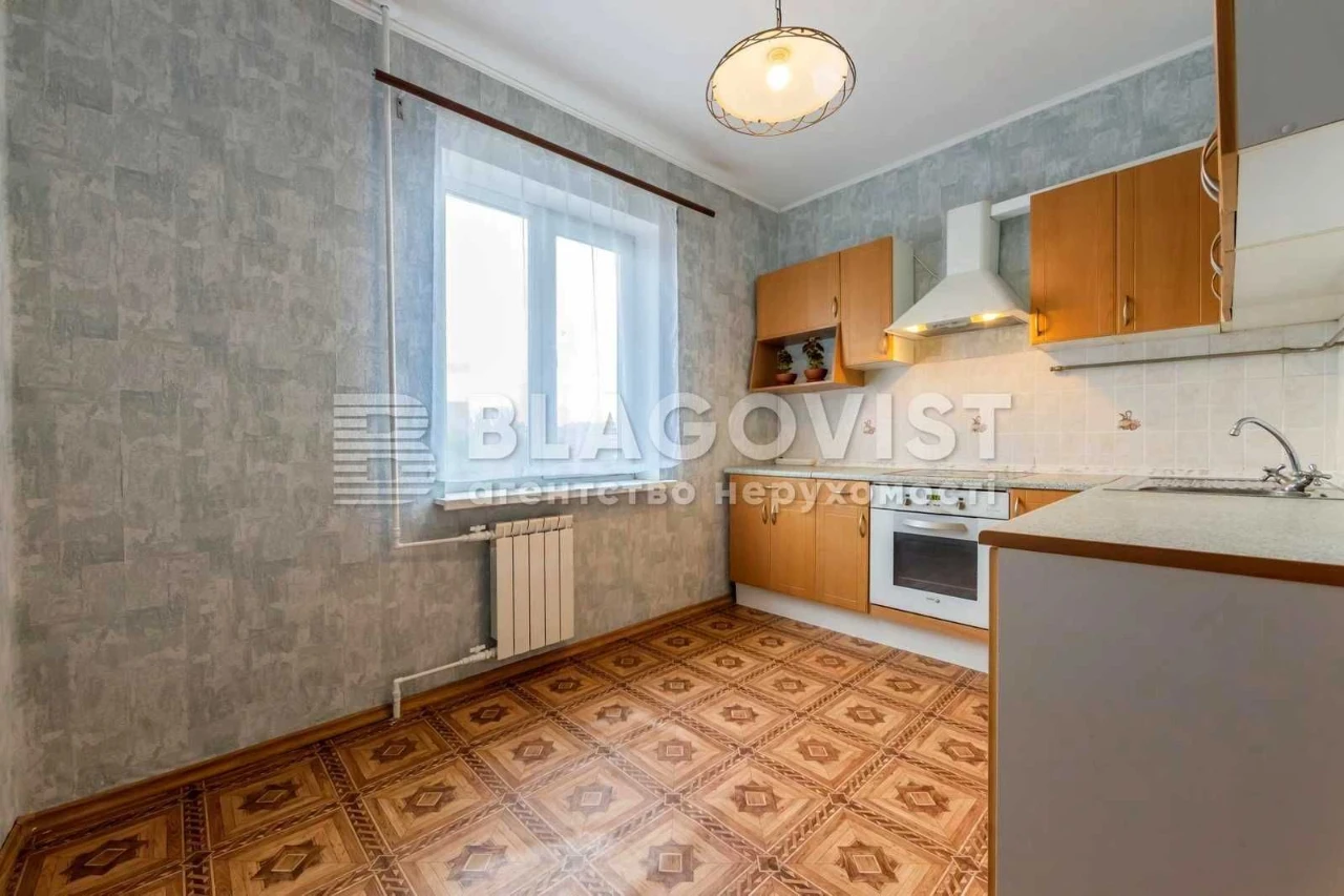 Sale of 2-room apartment 68 sq.m. Renovated. Kharkiv Avenue, 180/2, 7th floor