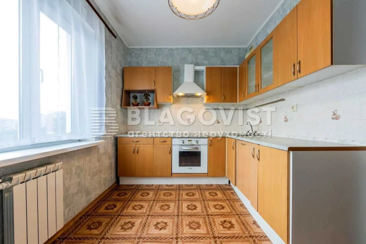 Sale of 2-room apartment 68 sq.m. Renovated. Kharkiv Avenue, 180/2, 7th floor