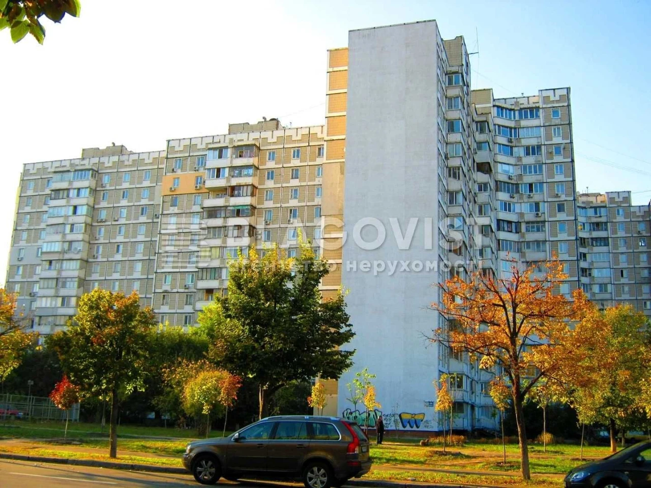 Sale of 2-room apartment 68 sq.m. Renovated. Kharkiv Avenue, 180/2, 7th floor