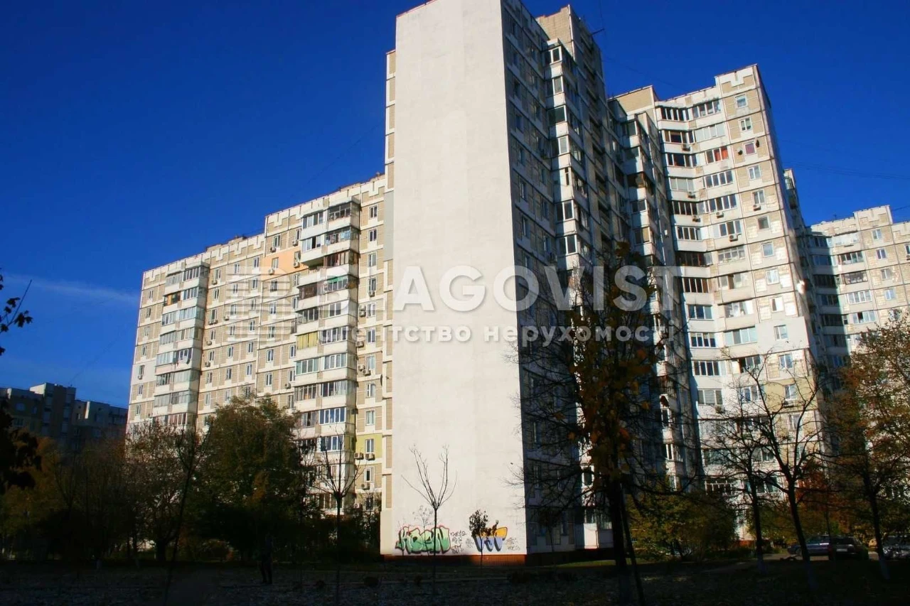 Sale of 2-room apartment 68 sq.m. Renovated. Kharkiv Avenue, 180/2, 7th floor