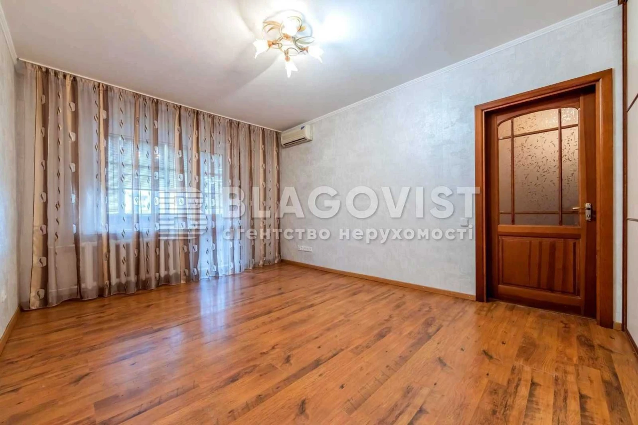 Sale of 2-room apartment 68 sq.m. Renovated. Kharkiv Avenue, 180/2, 7th floor