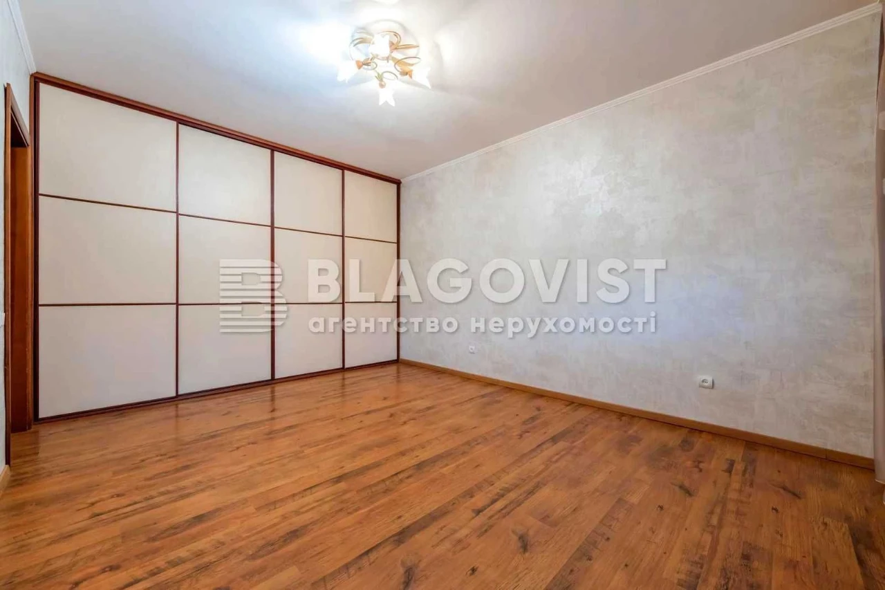 Sale of 2-room apartment 68 sq.m. Renovated. Kharkiv Avenue, 180/2, 7th floor