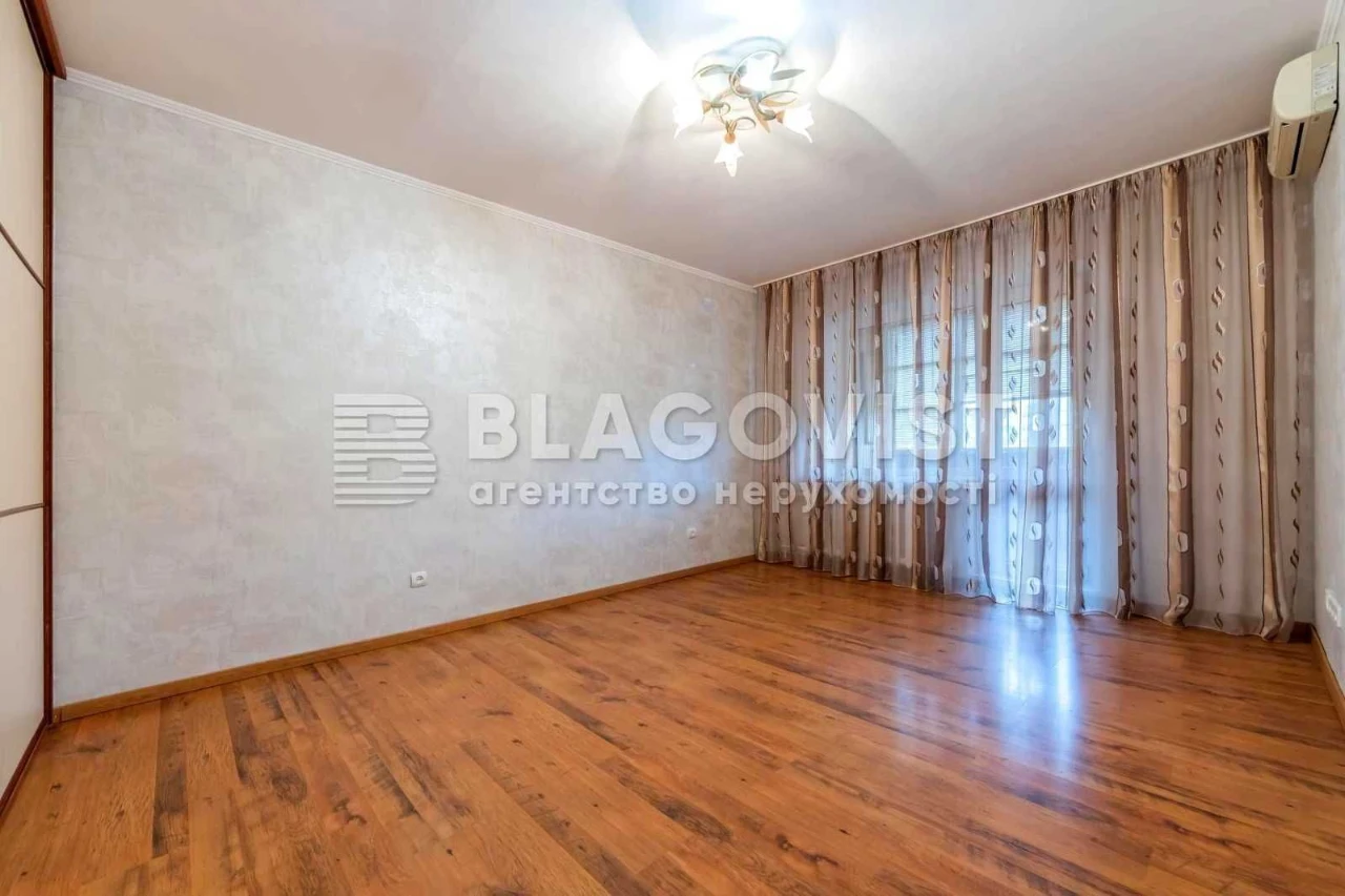 Sale of 2-room apartment 68 sq.m. Renovated. Kharkiv Avenue, 180/2, 7th floor