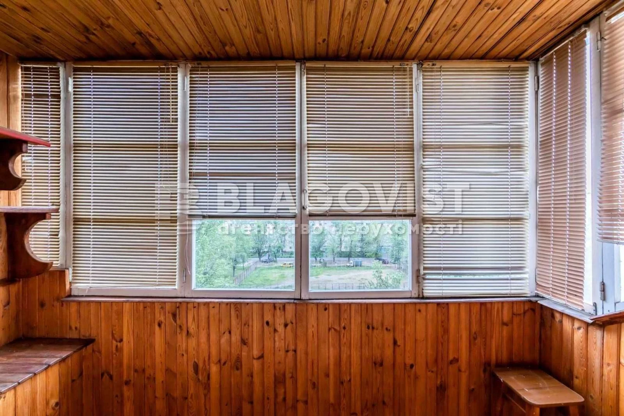 Sale of 2-room apartment 68 sq.m. Renovated. Kharkiv Avenue, 180/2, 7th floor