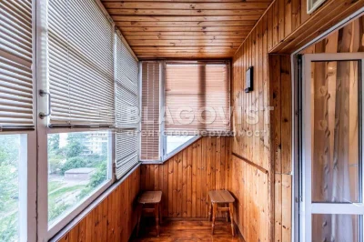 Sale of 2-room apartment 68 sq.m. Renovated. Kharkiv Avenue, 180/2, 7th floor