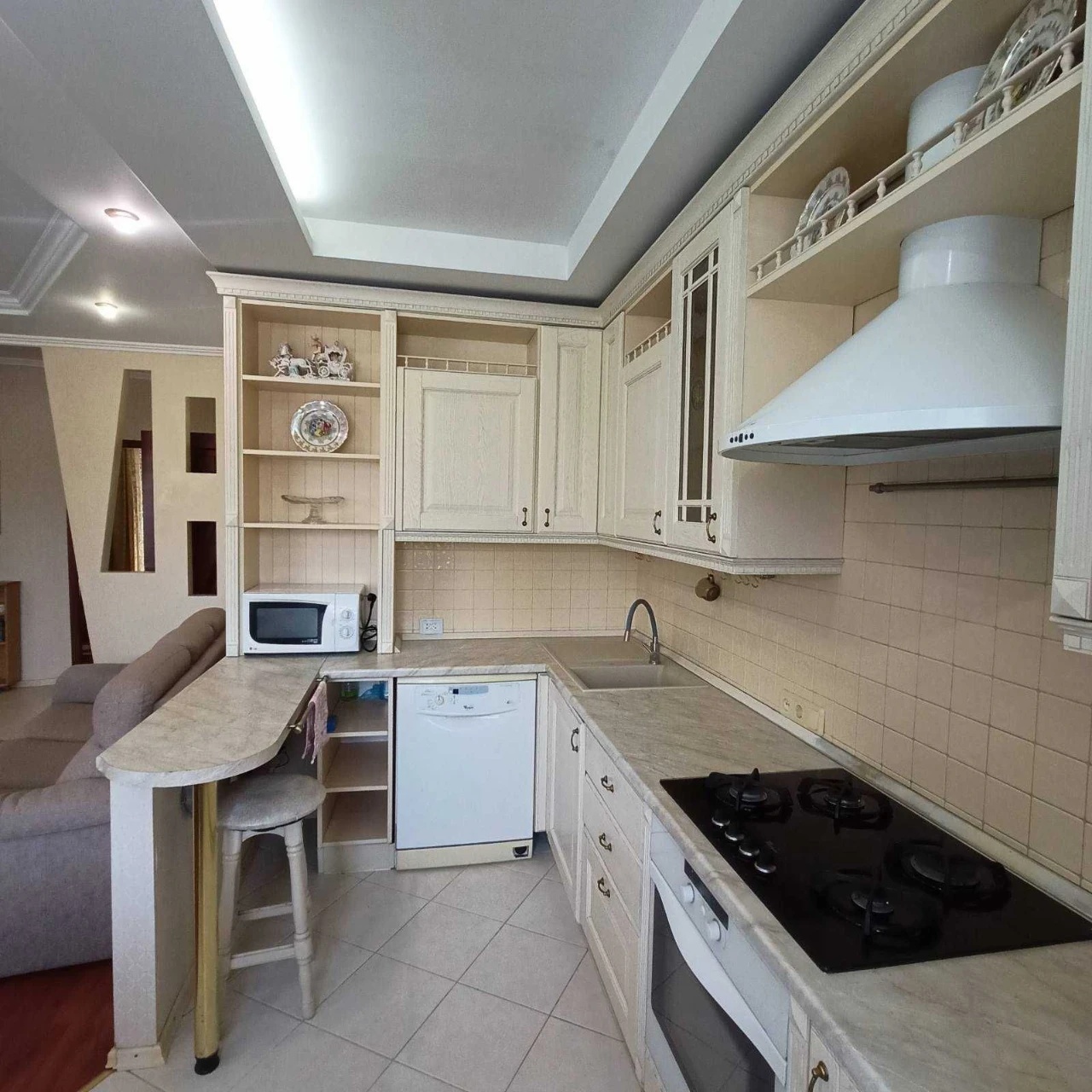 For Sale: Excellent 3-bedroom apartment on Admiral Prospect