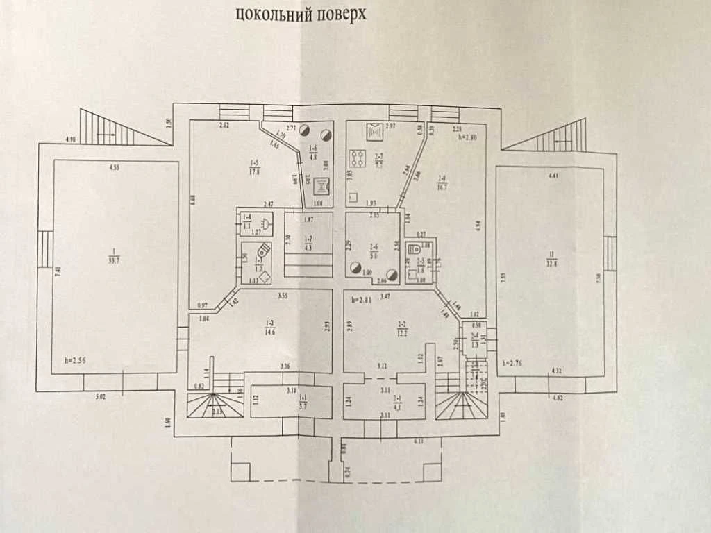 Будинок площею 664 м² із власною територією — простір для ва