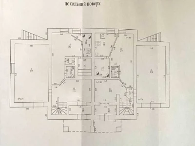 Будинок площею 664 м² із власною територією — простір для ва