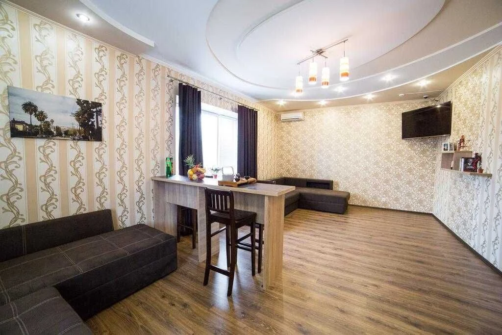 Будинок площею 664 м² із власною територією — простір для ва