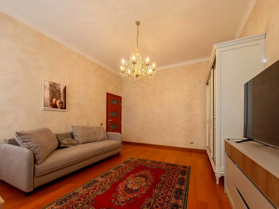 Apartment. Voszdvyzhenska st.