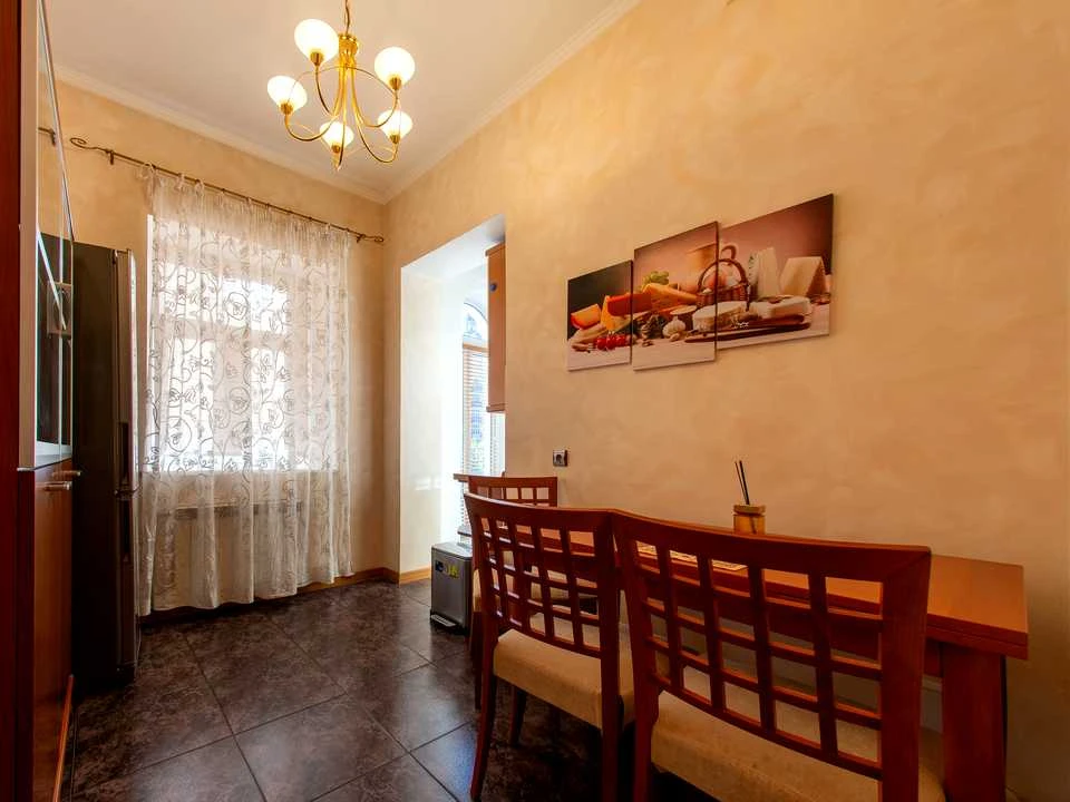 Apartment. Voszdvyzhenska st.