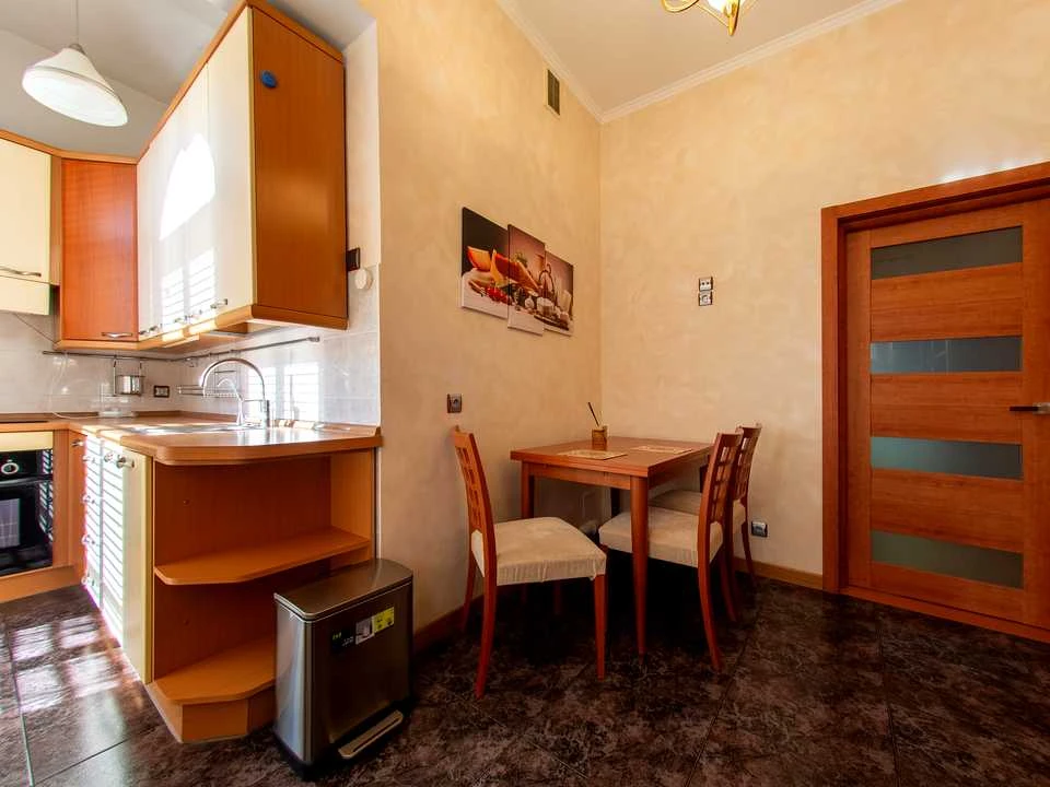Apartment. Voszdvyzhenska st.