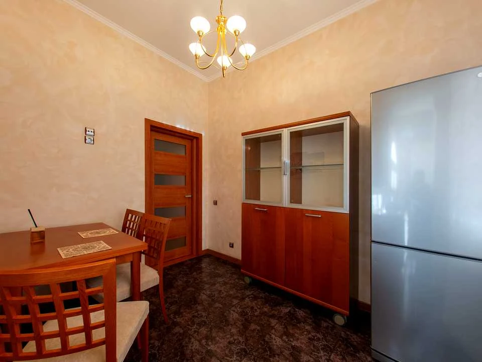 Apartment. Voszdvyzhenska st.