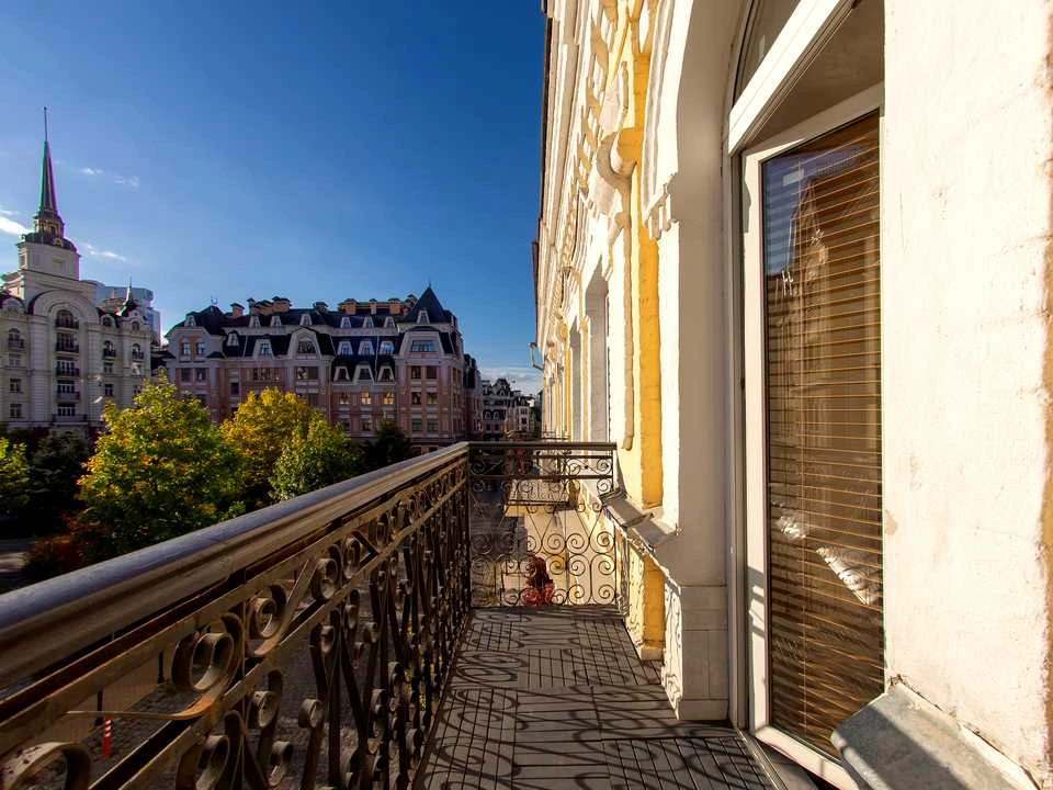 Apartment. Voszdvyzhenska st.