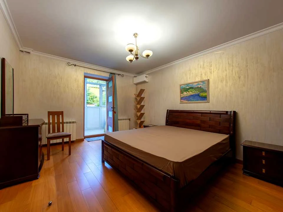 Apartment. Voszdvyzhenska st.