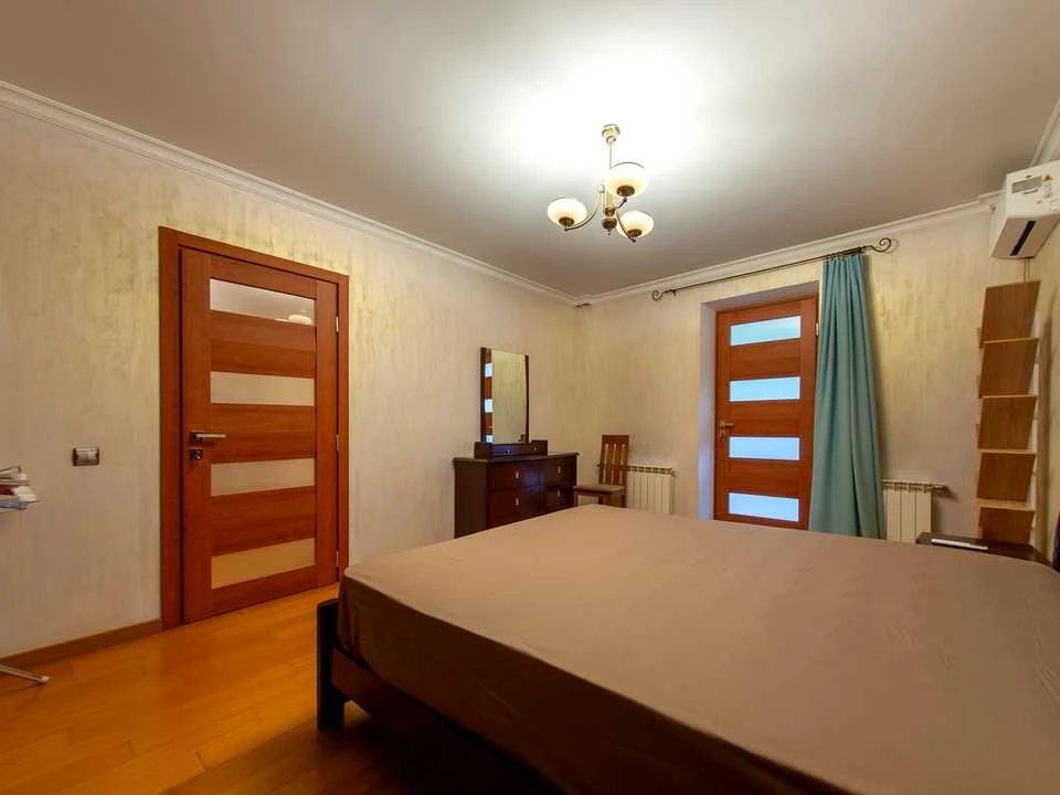 Apartment. Voszdvyzhenska st.