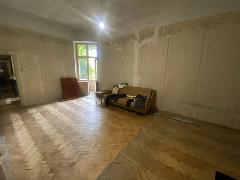 Продаж 2-кімнатній квартири + горища, проспект Шевченка, Центр