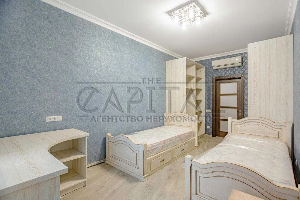 Sale of a 3-bedroom apartment, French Quarter, Holosiiv district