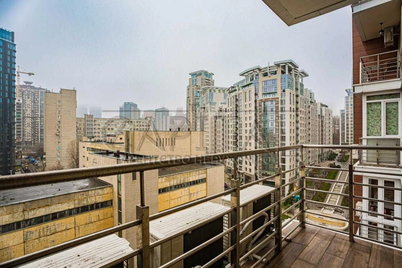 Sale of a 3-bedroom apartment, French Quarter, Holosiiv district