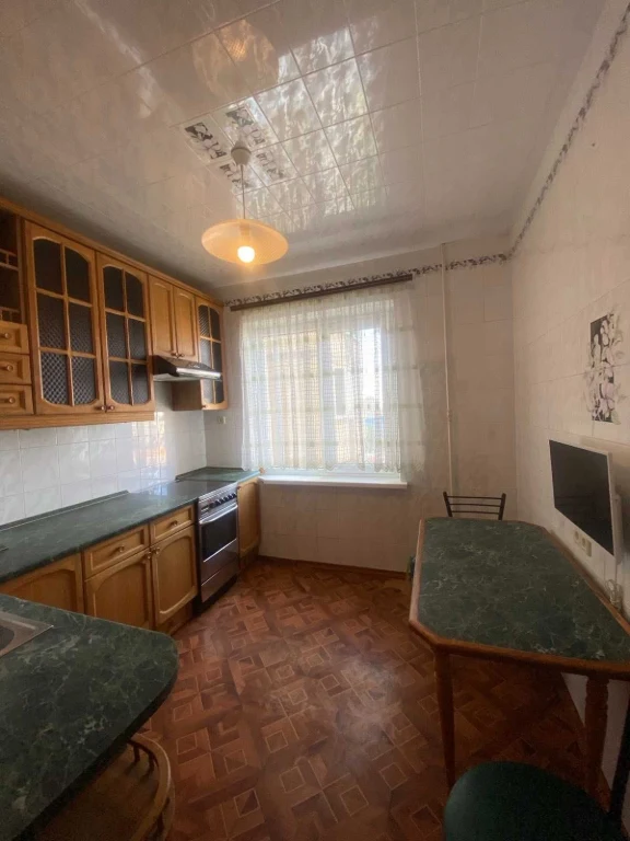 Продам 3-комнатную квартиру ул.Бочарова, Рынок Початок, Пос.