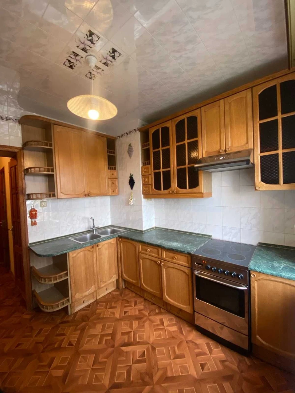 Продам 3-комнатную квартиру ул.Бочарова, Рынок Початок, Пос.