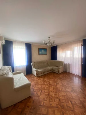 Продам 3-комнатную квартиру ул.Бочарова, Рынок Початок, Пос.