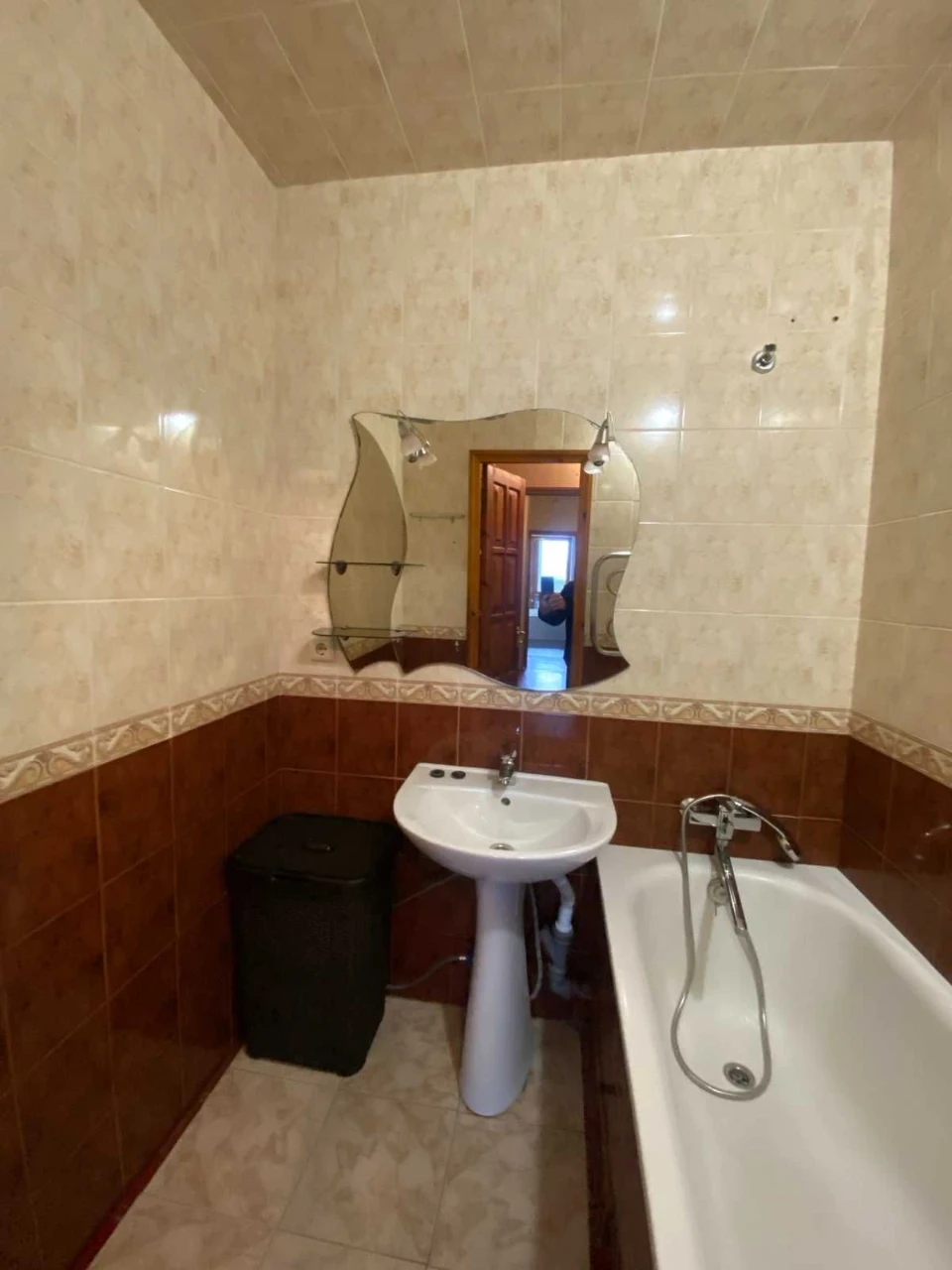 Продам 3-комнатную квартиру ул.Бочарова, Рынок Початок, Пос.