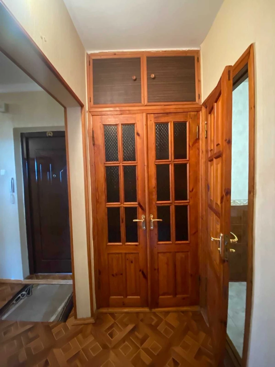Продам 3-комнатную квартиру ул.Бочарова, Рынок Початок, Пос.