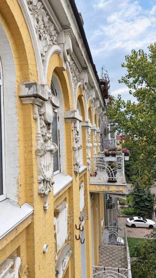 Продам 3-к квартиру Київ, Шевченківський, Назарівська вул, 1