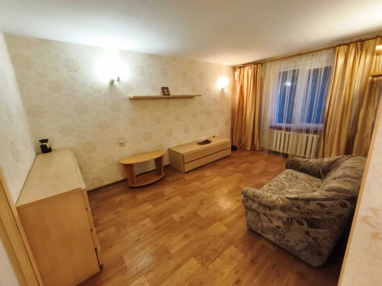 For Sale: 3-room apartment. Selective Institute.